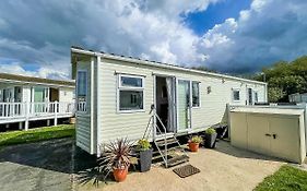 Lovely 8 Berth Caravan At A Brilliant Holiday Park, Manor Park Ref 23113K